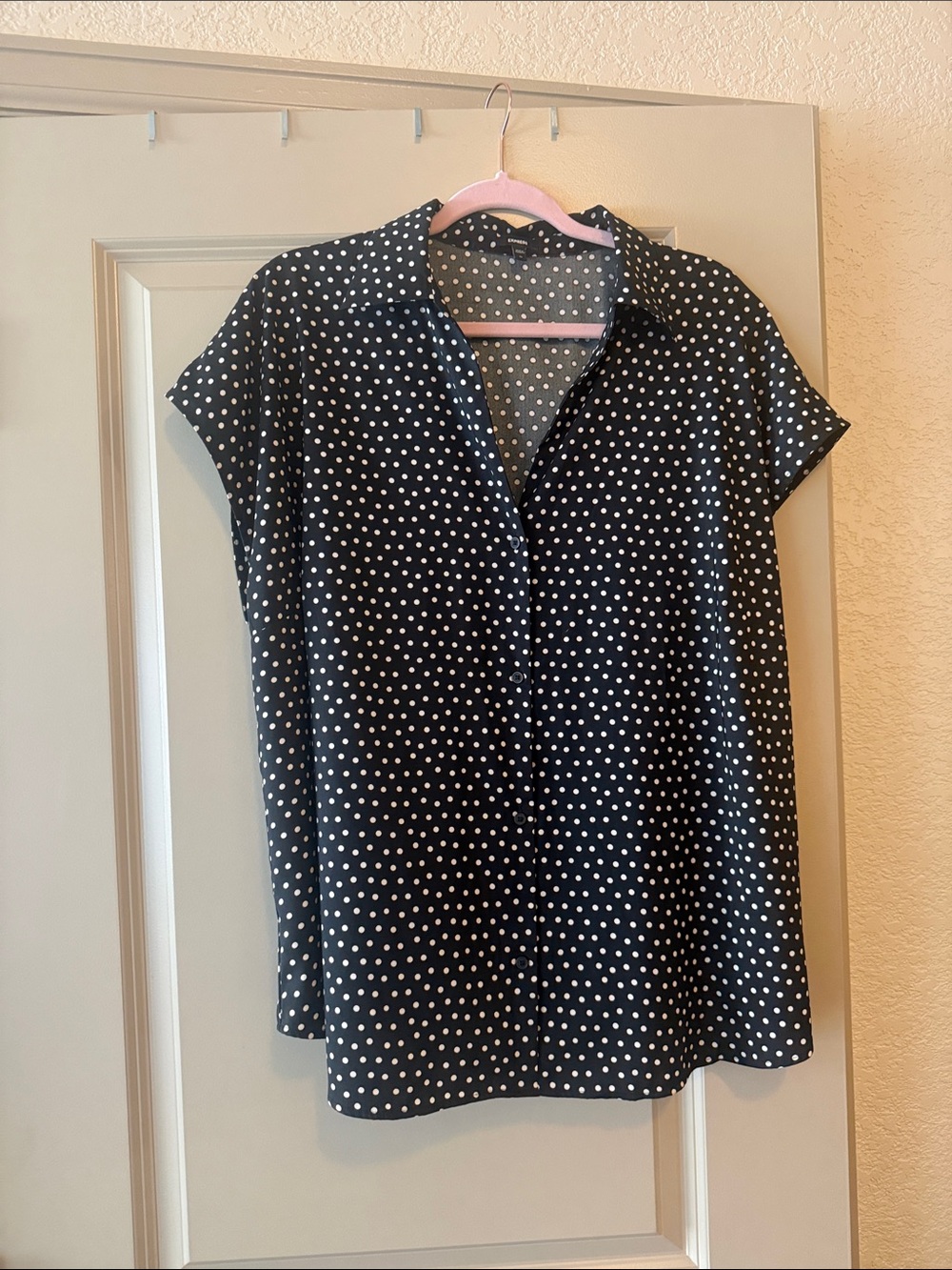 Express Black Polka Dot Short Sleeve Button-Front Blouse